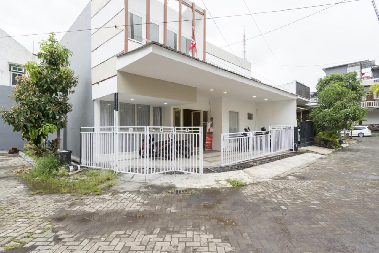 Reddoorz Syariah @ Griya Shanta Malang Zewnętrze zdjęcie